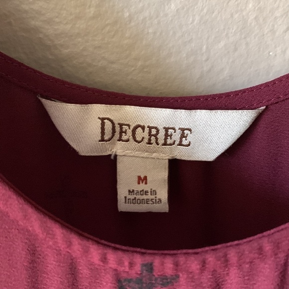 DECREE High Low Sleeveless Cross Print Tank Top - Picture 4 of 6